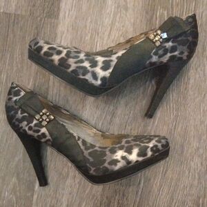 VIGOSS- Project Shoes: Leopard Jeweled Bow Stilletos- NEEDS TLC! Size 8.5